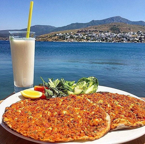 Her sezon olduğu gibi bu sezon da Bodrum'daki lahmacun fiyatları gündemdeki yerini aldı. 