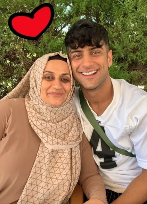 Hadise'den Reynmen'in annesine cevap gecikmemiş sahneden gelen yanıt manşetlere yerleşince olay da br hayli büyümüştü. Görseli