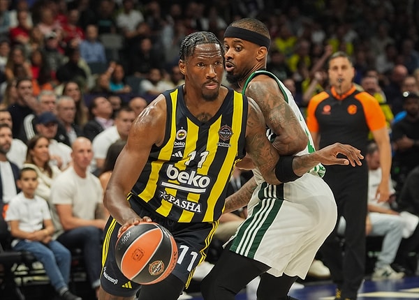 Final Four'da ilk maç oynanıyor. Görseli