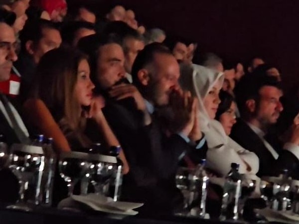 TRT Genel Müdürü Zahid Sobacı, gözyaşlarını tutamadı. Görseli