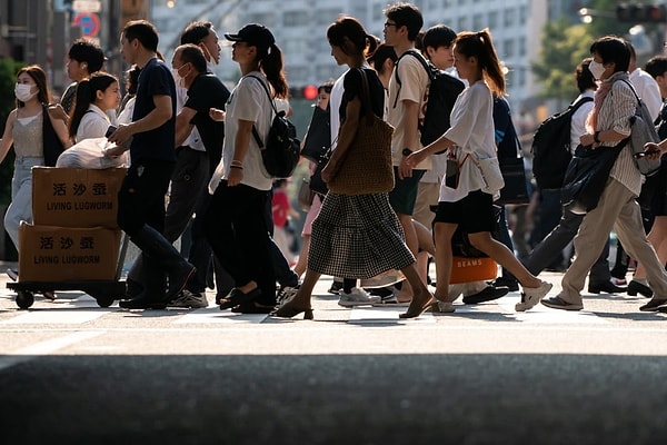 Japon çocuklar sağlıklı beslenmeyi sadece evde değil, okulda da öğreniyor. Görseli