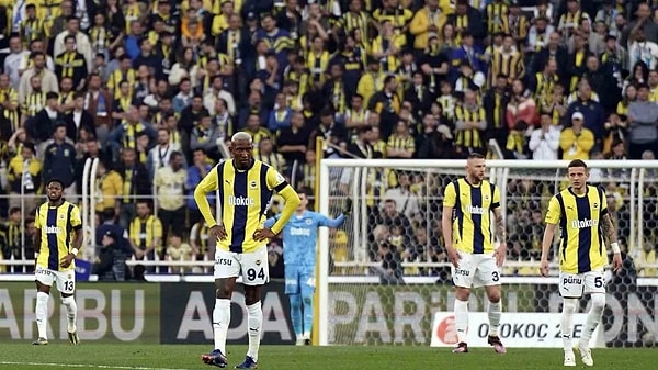 Fenerbahçe bu sezon da şampiyonluk kupasını kaldıramadı. Görseli
