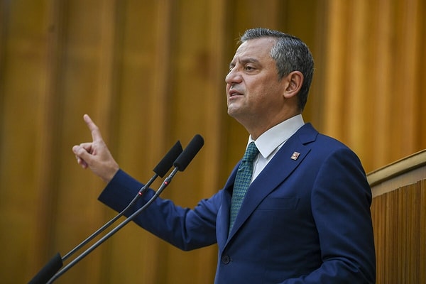 Özgür Özel, Bursa Mitingi'nde konuştu. Görseli