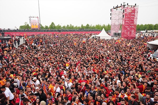 5. yıldız Yenikapı'da kutlanıyor. Görseli