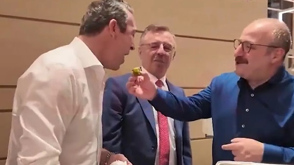 Ali Koç'a baklava ikramı yapıldı. Görseli