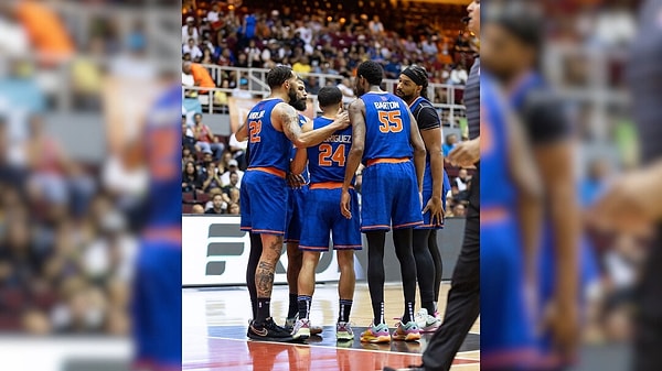 Porto Riko basketbol takımı Los Cangrejeros de Santurce'nin ortak sahibidir.
