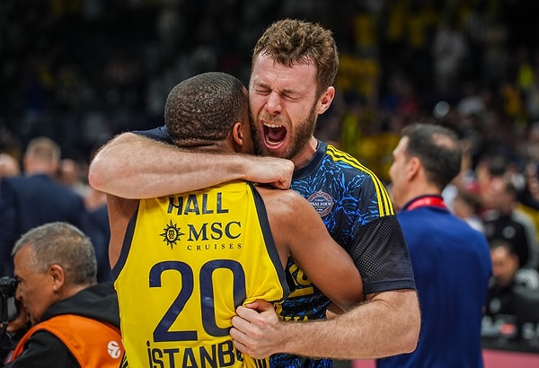 Maç sonu duygu seli vardı. Görseli