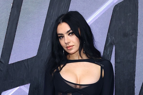 Devam edelim! Charli xcx'in sahne adı nereden geliyor?