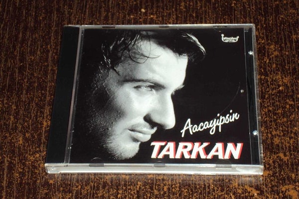 1994’te Acayipsin albümü geldi, “Hepsi Senin Mi?” ile tam anlamıyla ortalığı yaktı geçti.
