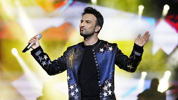 Yıllar geçti, müzik sektörü değişti, yeni isimler çıktı ama Tarkan hâlâ Türkiye’nin en büyük sahne yıldızı.