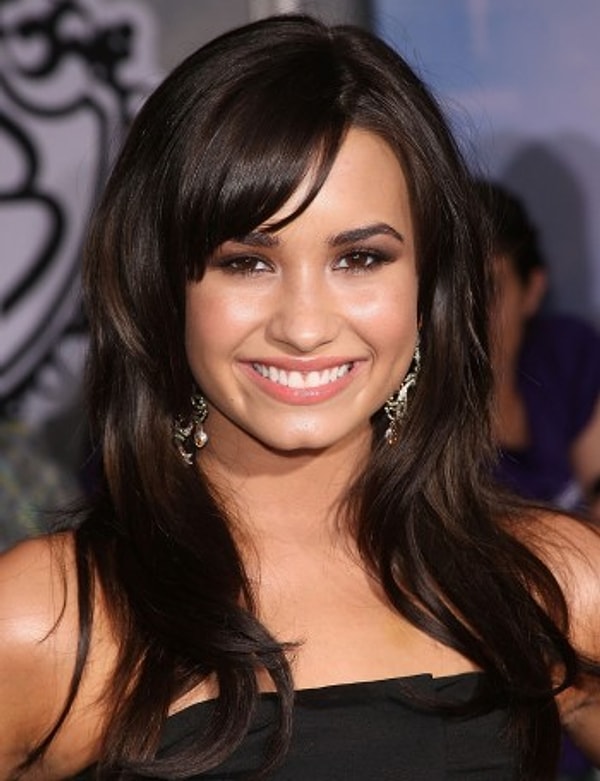 Demi Lovato, şimdilerde müzik kariyerine yönelmiş olsa da  kariyerine çocuk yaşta "Barney & Friends" dizisinde başlamıştı. Görseli