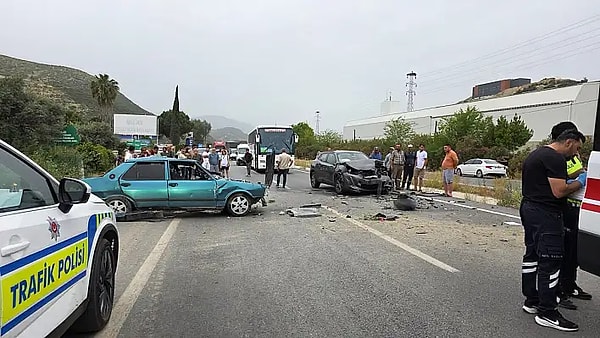 Yaralı sürücü Milas Devlet Hastanesi’ne kaldırılarak tedavi altına alındı. Görseli
