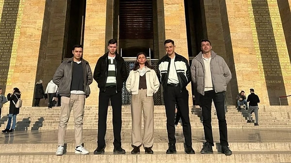 Yemin krizi olarak da bilinen olay geçtiğimiz yıl Cumhurbaşkanı Erdoğan'ın konuşmalarının içeriğine kadar gündeme gelmişti. Görseli