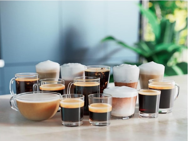 Sıcak mı soğuk mu, sert mi yumuşak mı, sütlü mü sade mi? “Evde barista olmak zor değilmiş” dedirten bu model, kahveseverlerin gönlünü hızlıca kazanıyor. LatteGo süt sistemiyle kafe kalitesinde köpük, SilentBrew ile fısıltı sessizliğinde öğütme, QuickStart ile jet hızında kahve… Hepsi bir arada!
