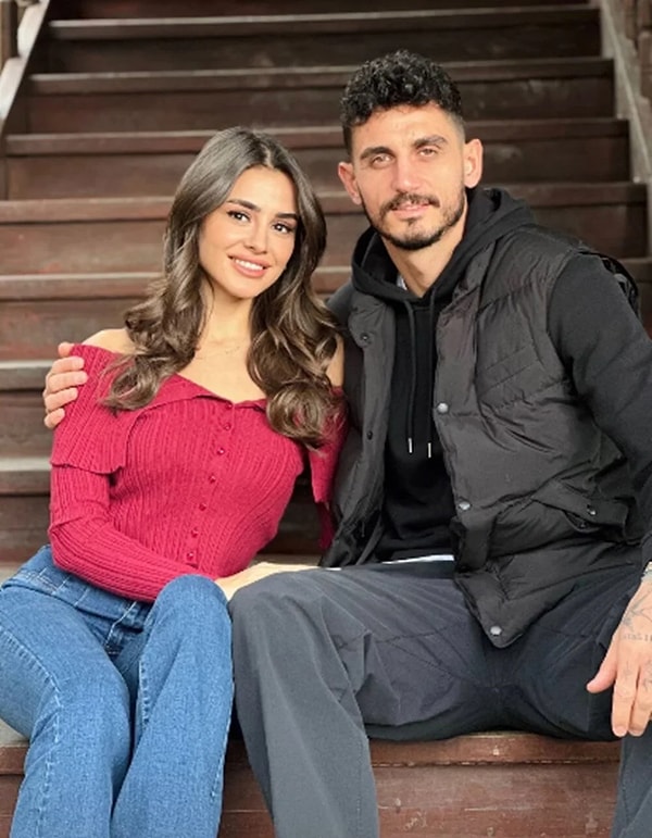 Oyunculuk kariyerine reklam projeleriyle adım atan Hazal Çağlar, asıl çıkışını TRT 1 ekranlarında yayınlanan Gönül Dağı dizisiyle yaptı. Görseli