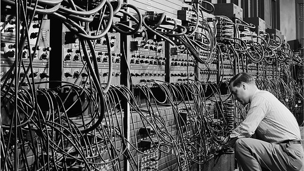 5. İlk bilgisayarı kim icat etti?