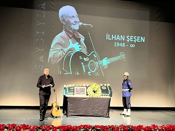 İlhan Şeşen’in tam 60 yıla yaklaşan dostu Erol Evgin ise konuşurken gözyaşlarına zor hakim oldu: