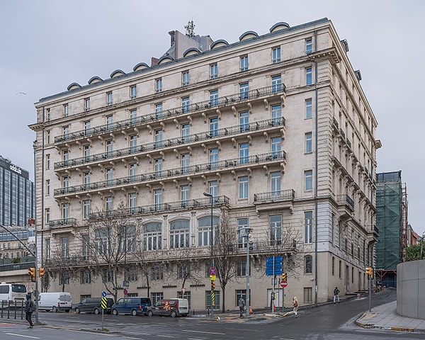 18. Pera Palas