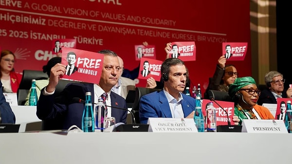 İstanbul’da düzenlenen ‘Sosyalist Enternasyonal Konsey Toplantısı’na Ekrem İmamoğlu damga vurmuştu. Görseli