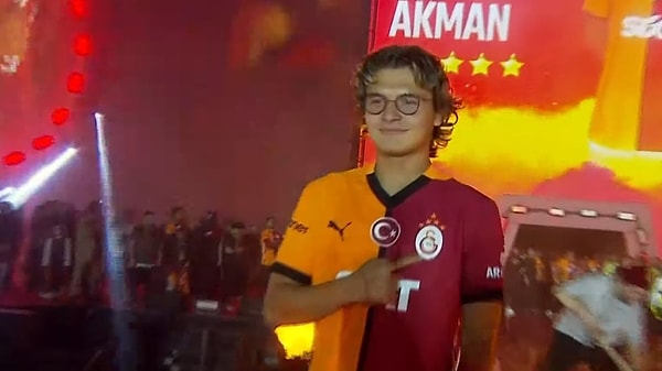 Efe Akman neden yuhalandı? Görseli