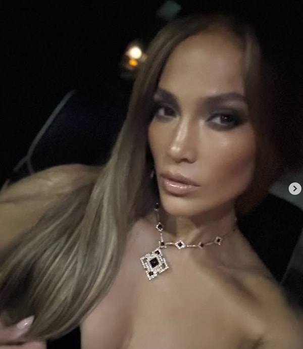 Bir aslan burcu olarak Jennifer Lopez, ışıltılı elbiseleri ve muhteşem dans şovlarıyla müzik-eğlence dünyasını  tartışmasız en iyilerinden birisi. Görseli