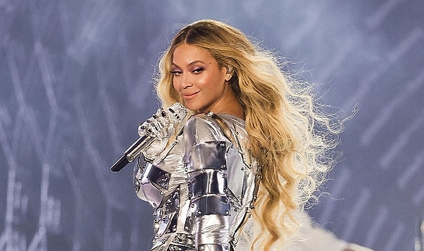 Beyonce, COWBOY CARTER turnesiyle, renkli sahne şovlarına devam ediyor. Kendisi şu sıralar eski forsunu geri kazanma çabasında biliyorsunuz.