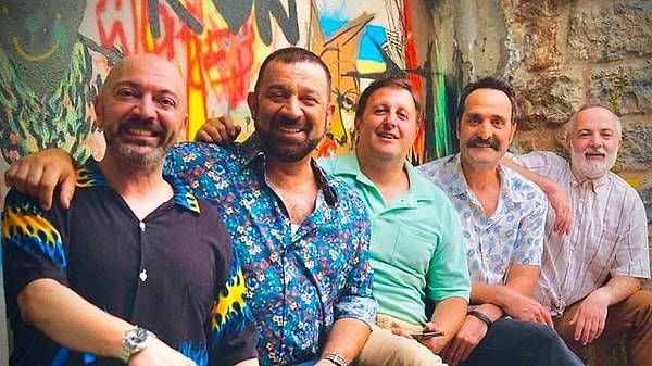 6 Aralık'ta vizyona giren Çakallarla Dans filmini diğerlerinden ayıran en büyük özellik İlker Ayrık'ın olmamasıydı. Görseli