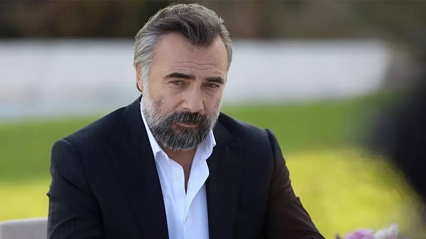 İki dizide de benzer karakterlere hayat veren Oktay Kaynarca'nın son dönemde sürekli mafya rollerinde olmasıysa izleyicilerin eleştirisini toplamıştı. Görseli