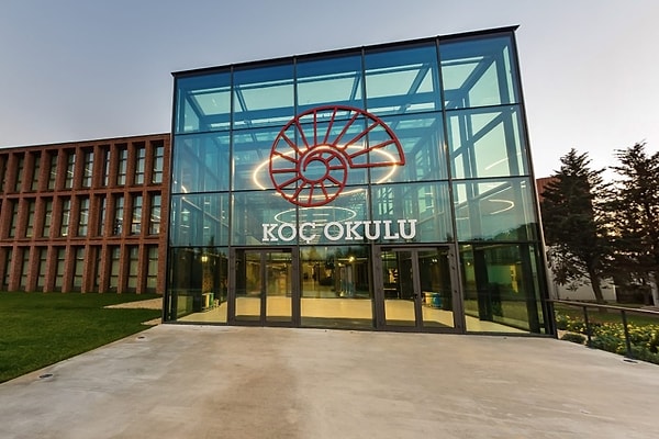 Tüm özel okullar gibi Koç Okulu da 2025-2026 eğitim dönemi kayıt ücretlerini açıkladı, fiyatlar sosyal medyada tartışma yarattı.