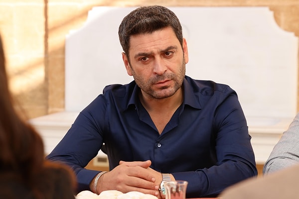 İzleyicinin hem bayılarak izlediği hem de bir hayli sinirlendiği Uzak Şehir son bölümüyle tam not aldı.