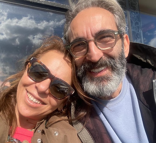 Fırat Tanış, tüm bu çalkantılı dönemin ardından, 2023 sonlarında “Kulüp” dizisinin setinde tanıştığı yönetmen Zeynep Günay’la yeni bir aşka yelken açtı. Görseli
