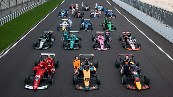 “Bence Formula 1 en sıkıcı spor. Sadece uzun süre boyunca bir daire etrafında dönüyorsunuz” dedi Görseli