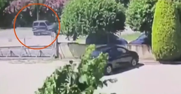 Yunan basınında çıkan haberlerde, istihbarat görevlilerine Türk vatandaşları tarafından saldırı olduğu yer almıştı.