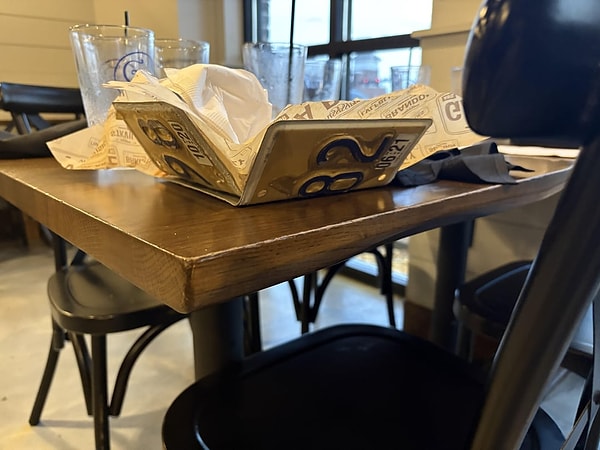 4. "Bize 35 plaka bir burger lütfen"