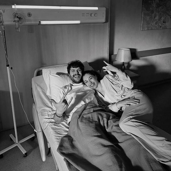 Sezon boyunca partneri olan Alperen Duymaz'la set fotoğraflarını paylaşan Cemre Baysel, veda paylaşımıyla herkesi duygulandırdı. Görseli