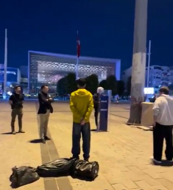 Meltem G., isimli sosyal medya kullanıcısı, eylemcilerin gözaltına alındığını duyurdu. Görseli