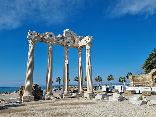 🏛️ Mythological Stories and Legends