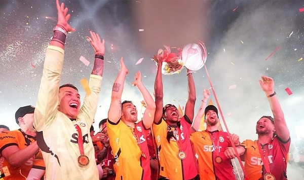 Süper Lig’de 25. şampiyonluk sonrası gelecek sezon Şampiyonlar Ligi için iddialı bir kadro kurmaya çalışan Galatasaray’da transfer çalışmaları lig bitmeden başladı. Görseli