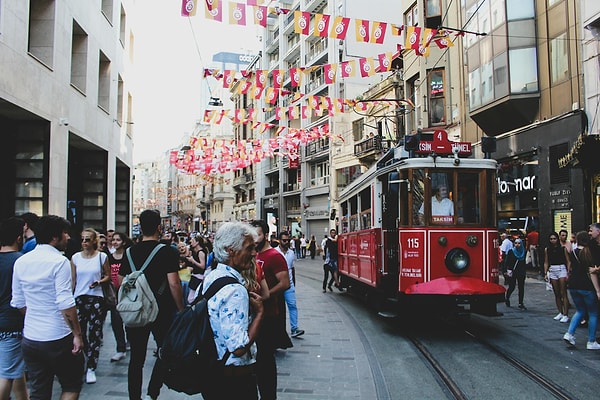 🚇 Transportation and Travel Tips