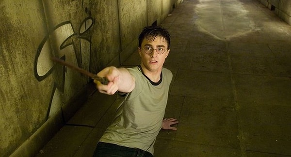 Harry Potter ve Zümrüdüanka Yoldaşlığı Filmini Nereden İzleyebilirim?