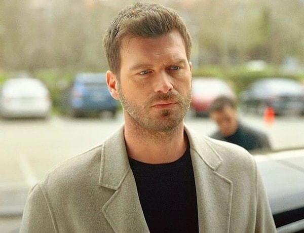 7. Kıvanç Tatlıtuğ, muhabir Akif Yaman'a televizyon dizisi yapıp yapmayacağını açıkladı.