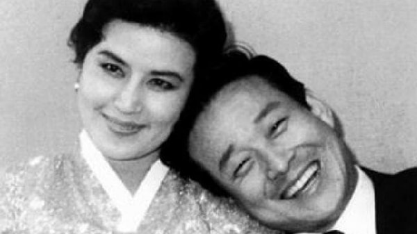 1986 yılında, Berlin Film Festivali’ne katılmak üzere Avrupa’ya gönderilen çift, Avusturya’daki bir otelden kaçarak ABD Büyükelçiliği’ne sığındı.