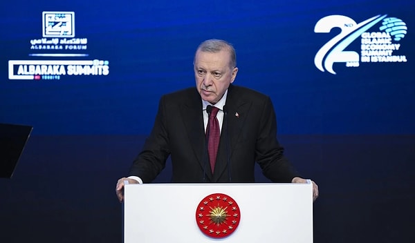 Cumhurbaşkanı Recep Tayyip Erdoğan, İstanbul Finans Merkezi'nde düzenlenen "2. İstanbul Dünya İslam Ekonomisi Zirvesi"nde konuştu.