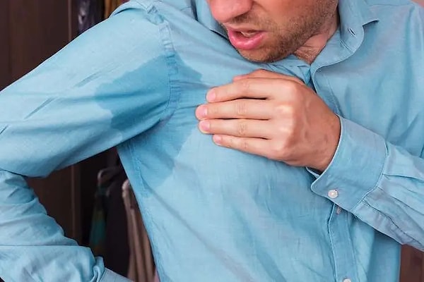 Terlemek tamamen normal ve sağlıklı bir vücut fonksiyonudur. Görseli