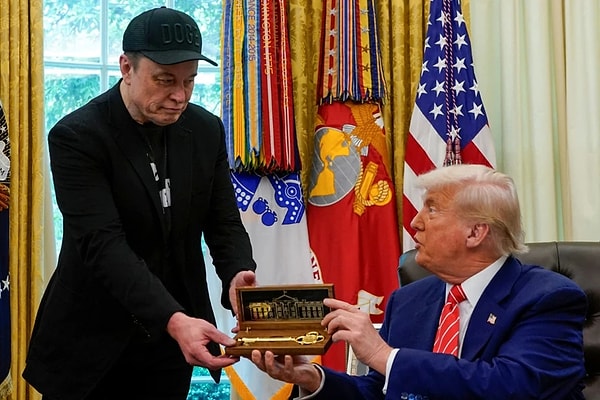 Donald Trump, Oval Ofis'te düzenlediği basın toplantısında, danışmanlık görevinden ayrıldığını açıklayan ABD'li milyarder iş insanı Elon Musk'a veda etti.