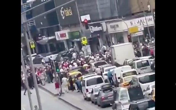 İzmir Büyükşehir Belediye Başkanı Cemil Tugay, DİSK Genelİş Sendikası ile gerçekleştirilen toplu iş sözleşmesi müzakerelerine dair bir açıklamada bulundu.