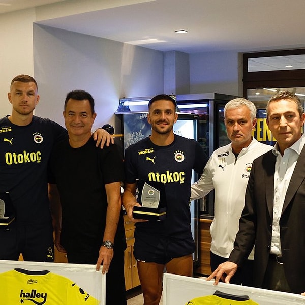 Edin Dzeko ve Dusan Tadic, Fenerbahçe'ye veda etti. Görseli