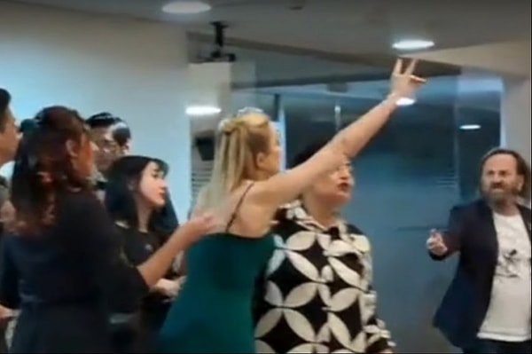 Yaşananların ardından açıklama yapan festival komitesi, sunucunun hareketini "kişisel, aşırı, haksız" olarak nitelendirdi: