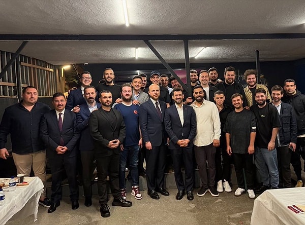Cumhurbaşkanı Recep Tayyip Erdoğan’ın oğlu Dünya Etnospor Birliği Başkanı ve Okçuluk Vakfı Mütevelli Heyeti Üyesi Bilal Erdoğan fenomenlerle bir araya geldi.