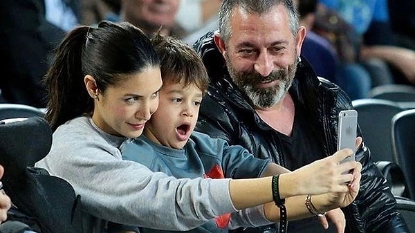 Başarılı oyunculuğu, zarif duruşu ve güzelliğiyle yıllardır ekranların tanınan yüzlerinden biri olan Ahu Yağtu’yu mutlaka tanıyorsunuzdur.